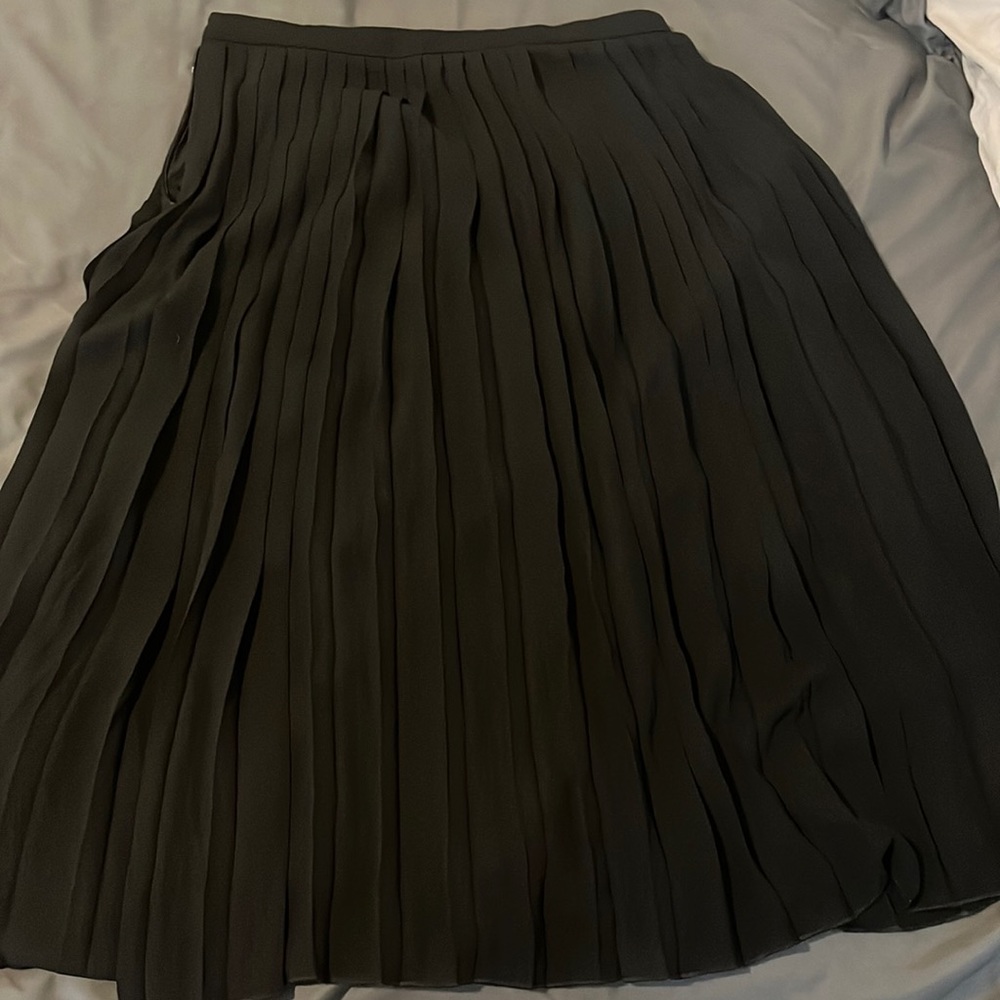 Black pleated skirt